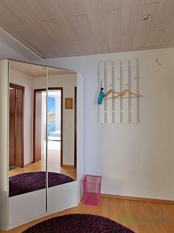 Wohnungsflur mit Garderobenschrank