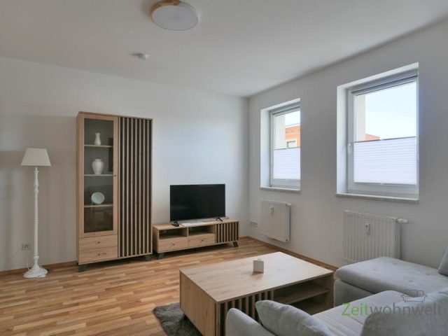 Blick zu Schrankwand und TV