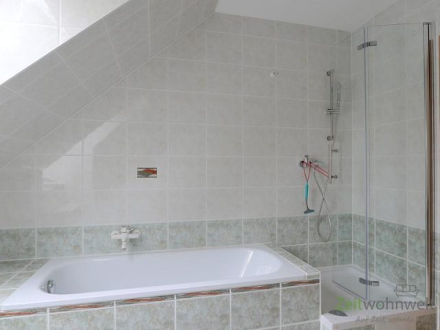 Dusche und Wanne