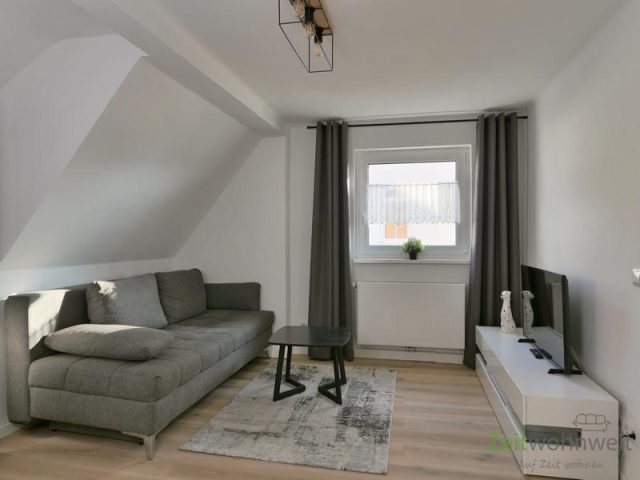 Blick zu Sofa und TV