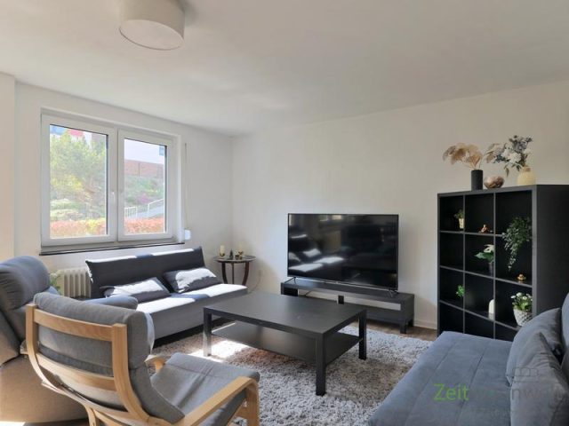 Sofa, Sessel und TV