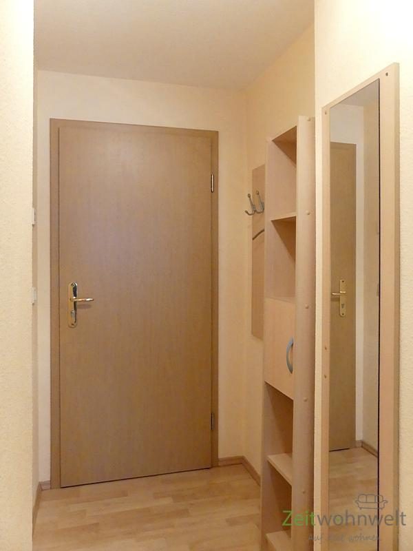 Wohnungsflur mit Garderobe