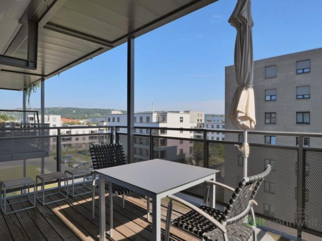 überdachter Balkon