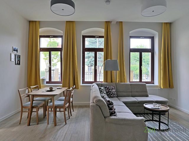 Blick ins helle Wohnzimmer