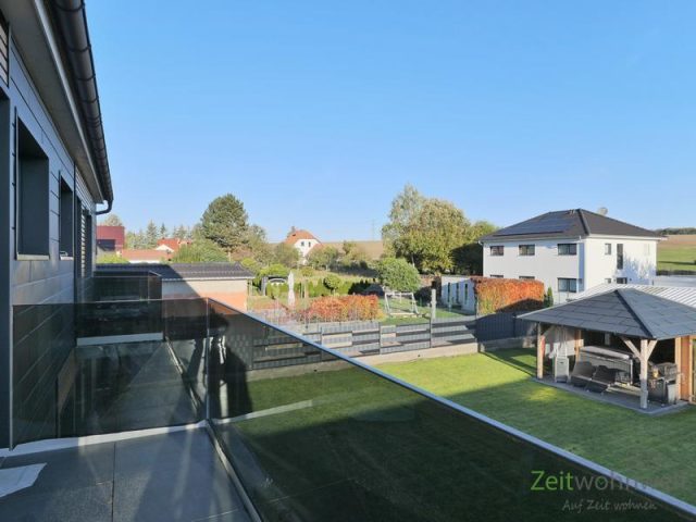 verglaster Balkon am frühen Oktobermorgen
