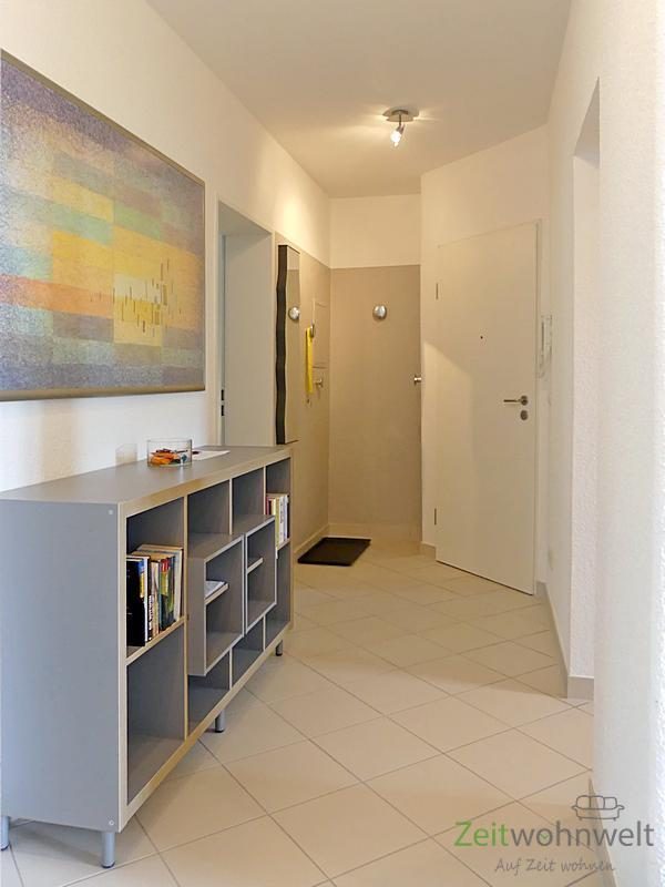 Wohnungsflur mit Garderobe