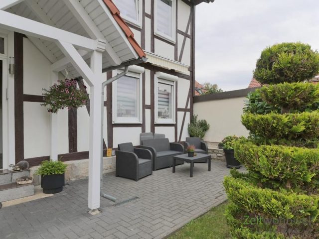 Sitzecke vor dem Haus