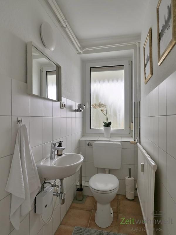 separates WC