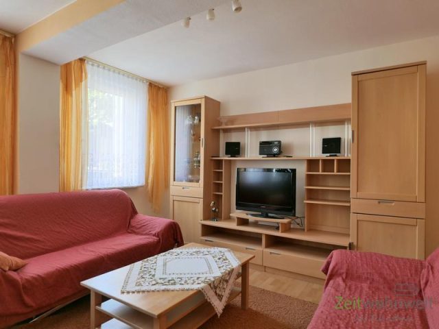 Schrankwand und TV