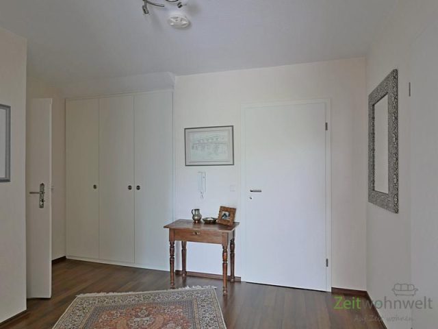 Wohnungsflur mit Wandschrank