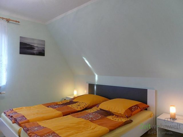 Doppelbett im Schlafzimmer