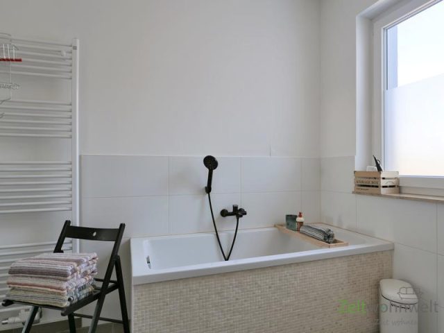 kleine Wanne im Bad