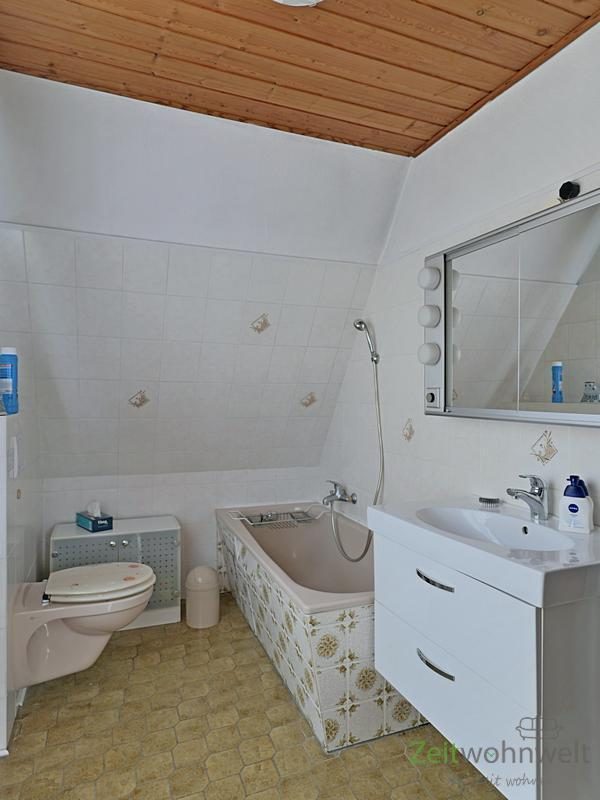 Wanne und WC