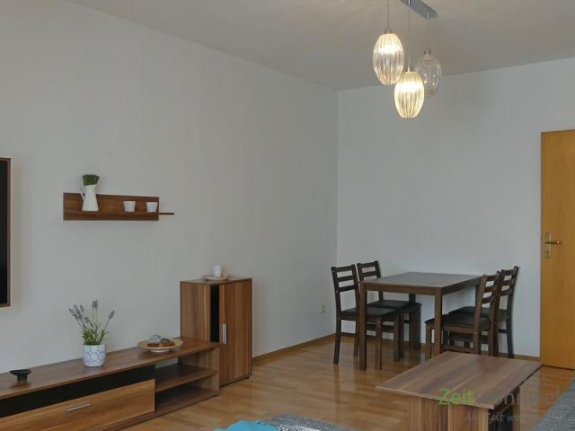 Esstisch im Wohnzimmer