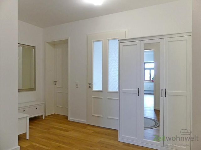 großer Wohnungsflur