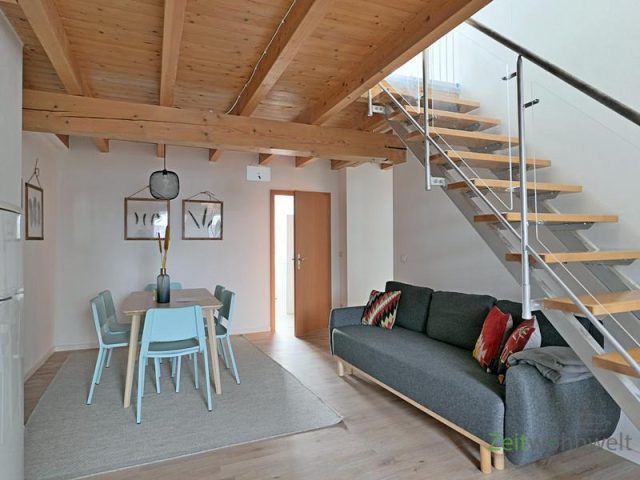 Sofa und Esstisch