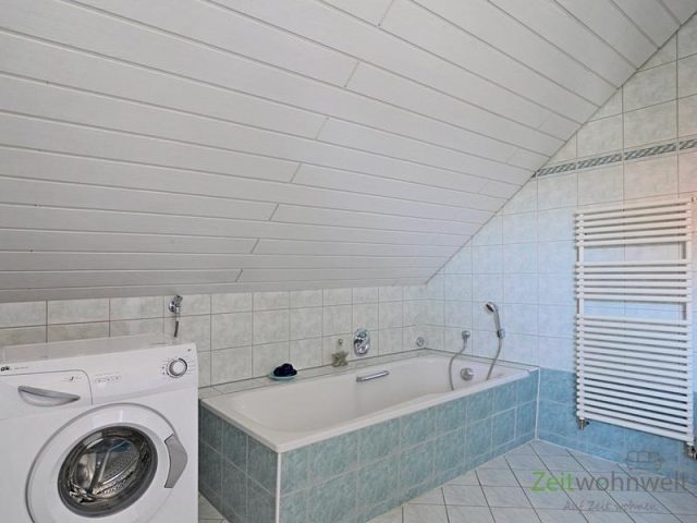 Waschmaschine und Badewanne