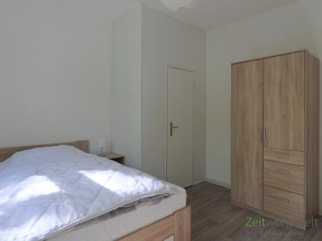 begehberer Kleiderschrank (mitte)