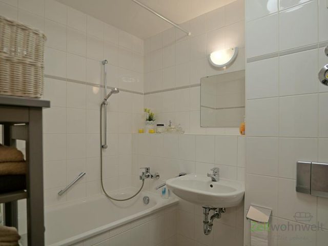 Bad mit Wanne