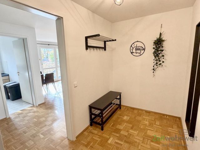 Wohnungsflur mit Garderobe