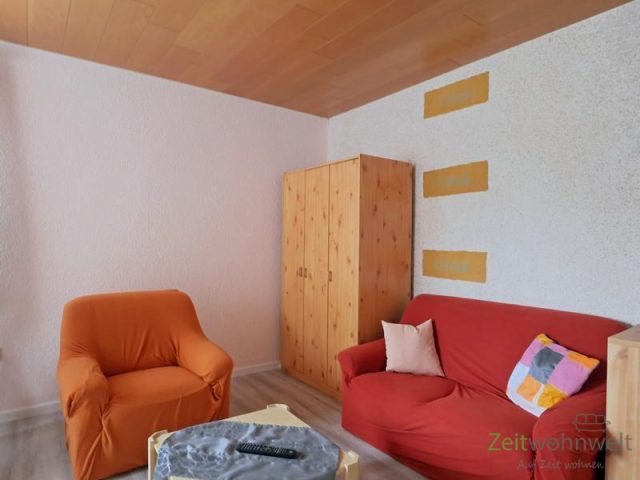 Sessel, Kleiderschrank, Sofa