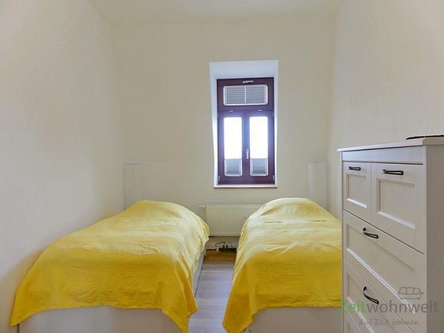 rechtes Schlafzimmer, 2 Einzelbetten