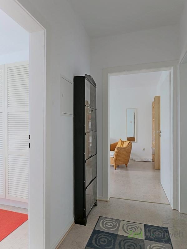 Wohnungsflur mit Garderobe