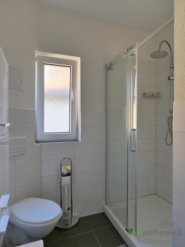 moderne Dusche im Bad