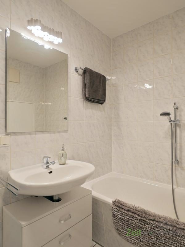 Waschbecken und Wanne