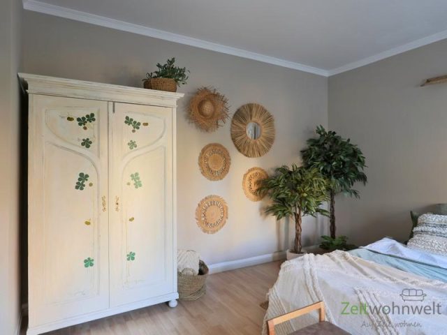 schöner Kleiderschrank