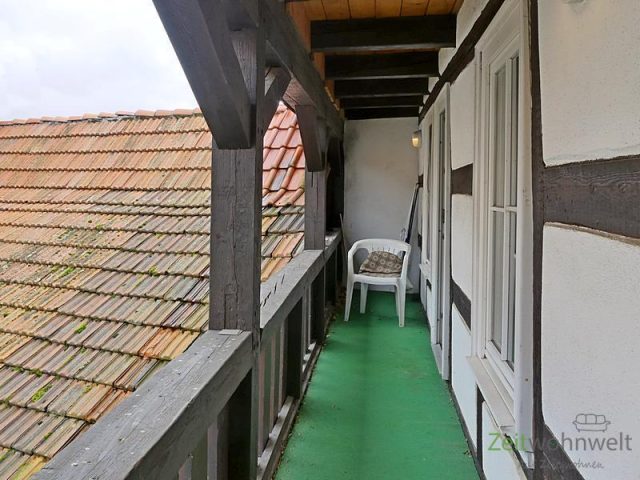 kleine überdachte Loggia