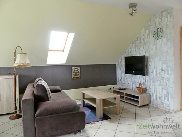 Wohncouch und TV