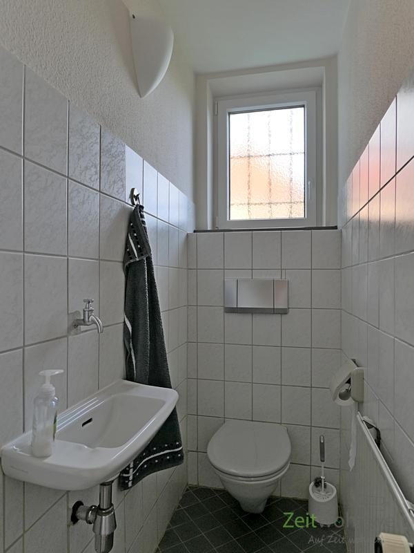 separates WC