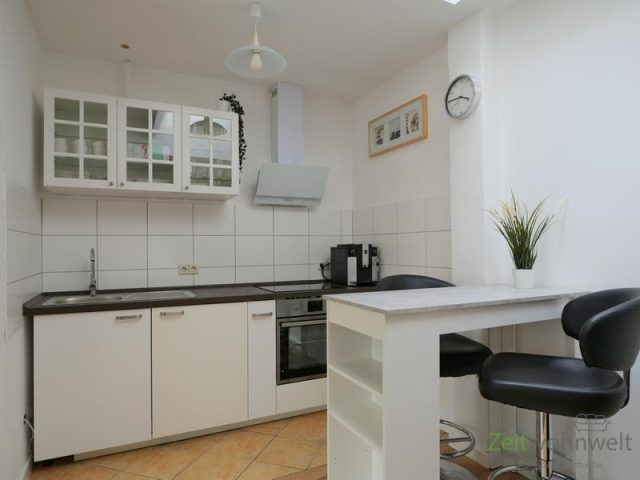 moderne Küche mit Tresen
