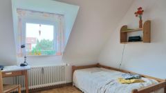 Nierderzwehren, preiswertes möbliertes Apartment in einer Anliegerstraße