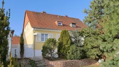 Apolda, Bezug nach Totalsanierung in ein kleines möbliertes Wohnhaus mit Garten und Terrasse