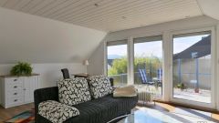 Vellmar, großzügige möblierte Wohnung mit riesigem Dachbalkon, Service inklusive